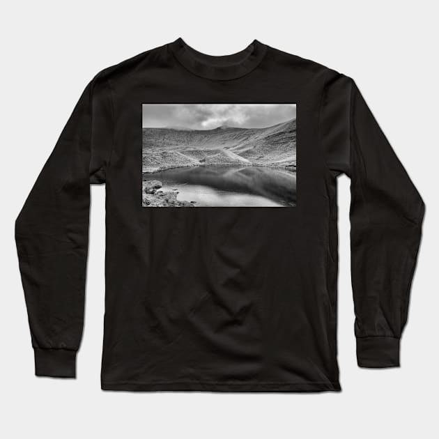 Llyn Cwm Llwch, Brecon Beacons National Park Long Sleeve T-Shirt by dasantillo